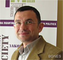 Венелин Стойчев е доктор по социология, един от инициаторите на гражданското непартийно Движение Модерна България.