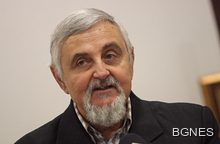 Аспарух Панов е български политик. Депутат е в ХХХVІ народно събрание и ръководител на българската делегация в Парламентарната асамблея на Съвета на Европа (ПАСЕ). 